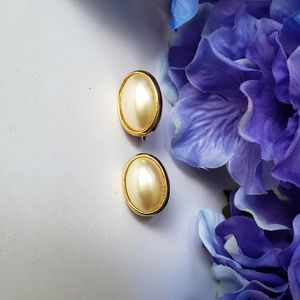 Vintage 80's faux pearl & gold tone "studs"